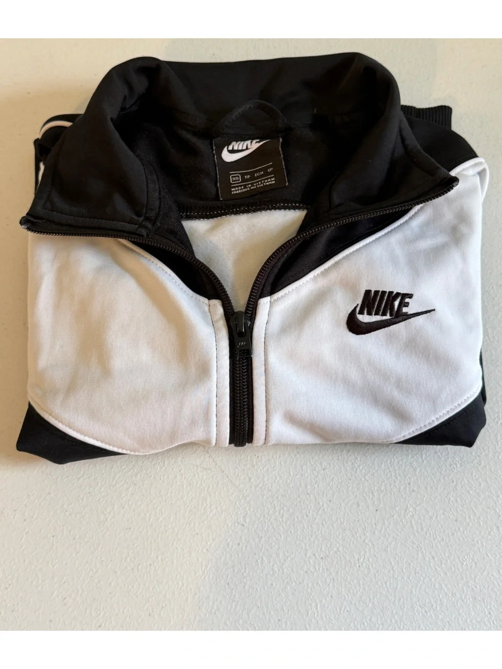 Nike Women’s Sportswear Black White Colorblock Crop Zip Up Track Jacket Size XS